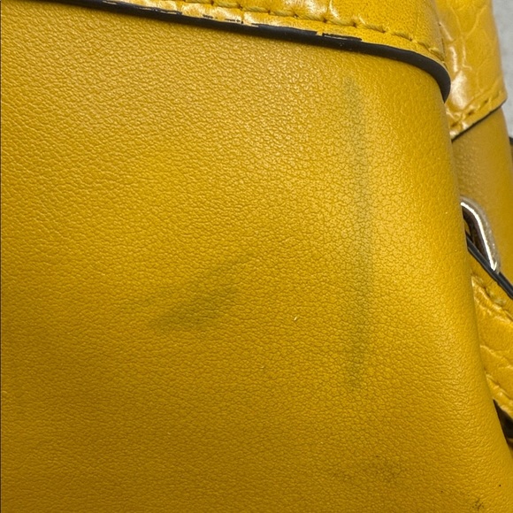 Topshop Yellow Crossbody bag with detatchable Chain and Strap Handles. - Picture 9 of 9